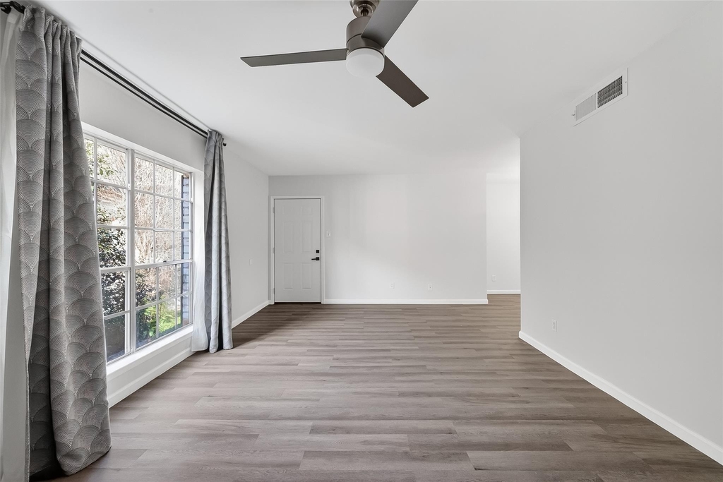 1811 Stoney Brook Drive - Photo 4