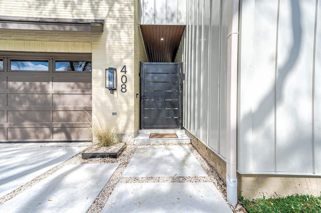 408 W 30th Street - Photo 2