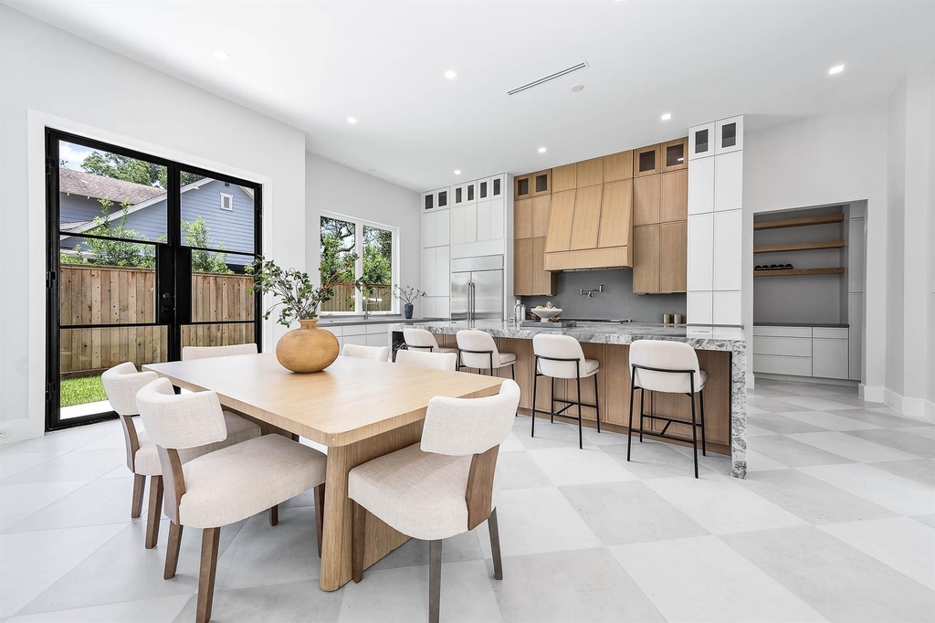 408 W 30th Street - Photo 8