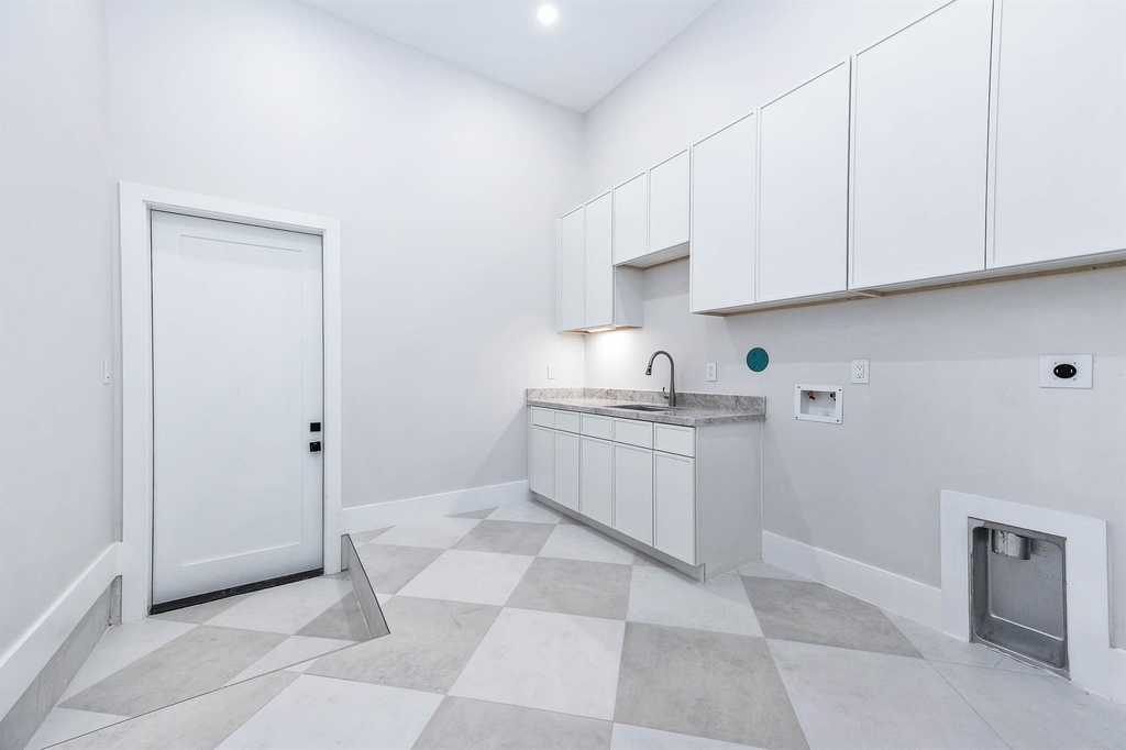 408 W 30th Street - Photo 36