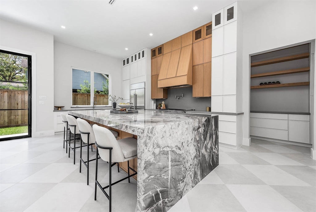 408 W 30th Street - Photo 9