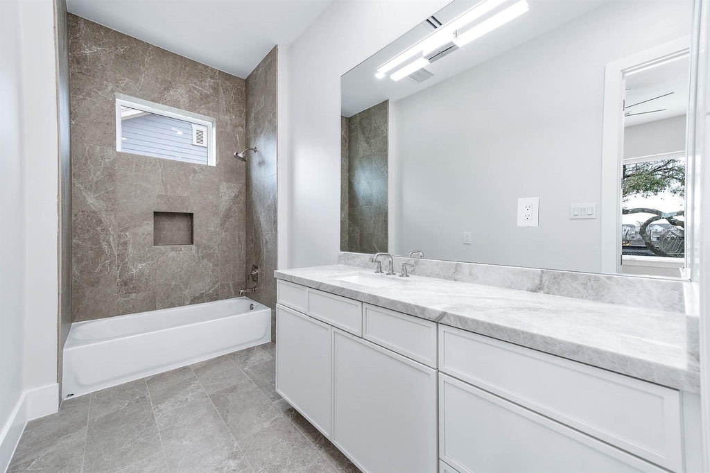 408 W 30th Street - Photo 32