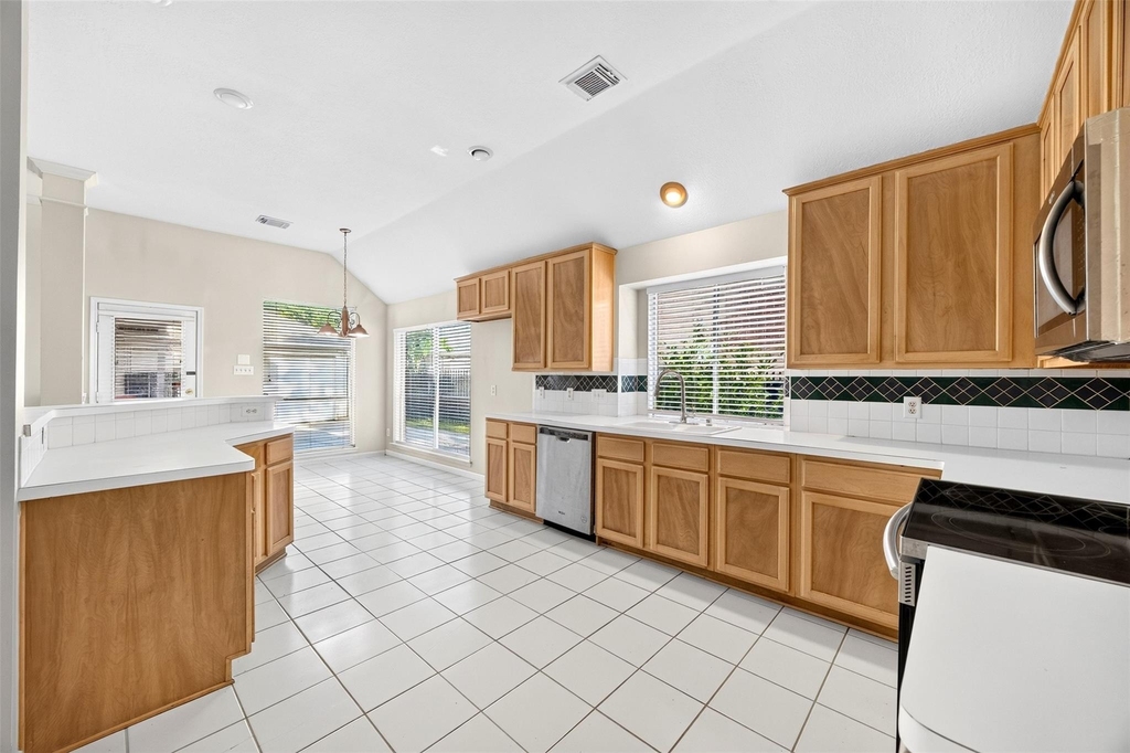 5814 Eldridge Glen Drive - Photo 10