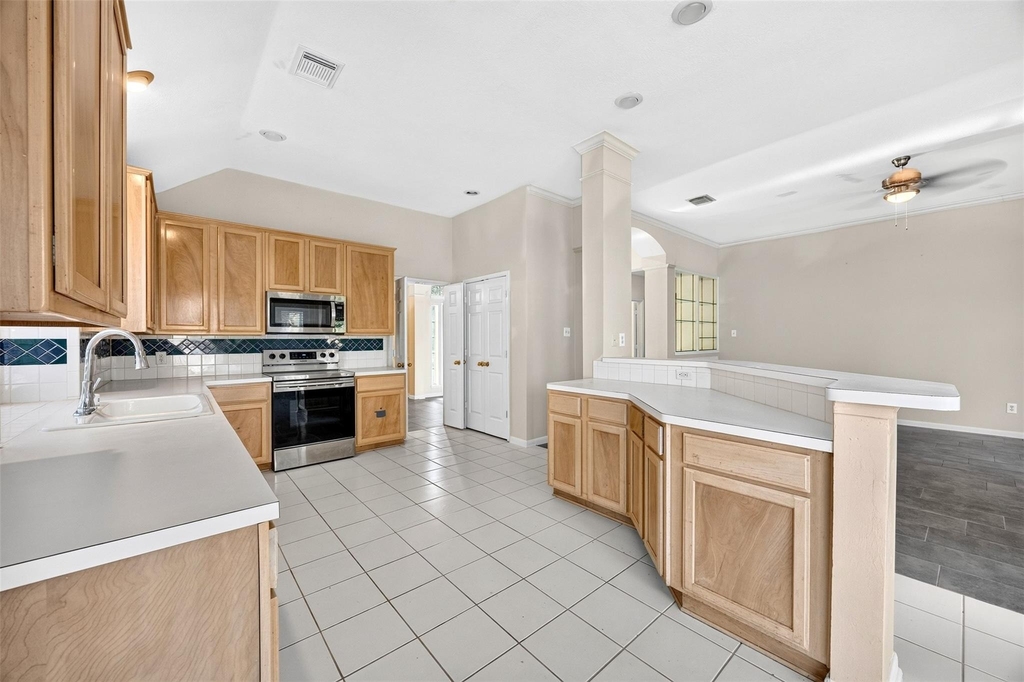 5814 Eldridge Glen Drive - Photo 11