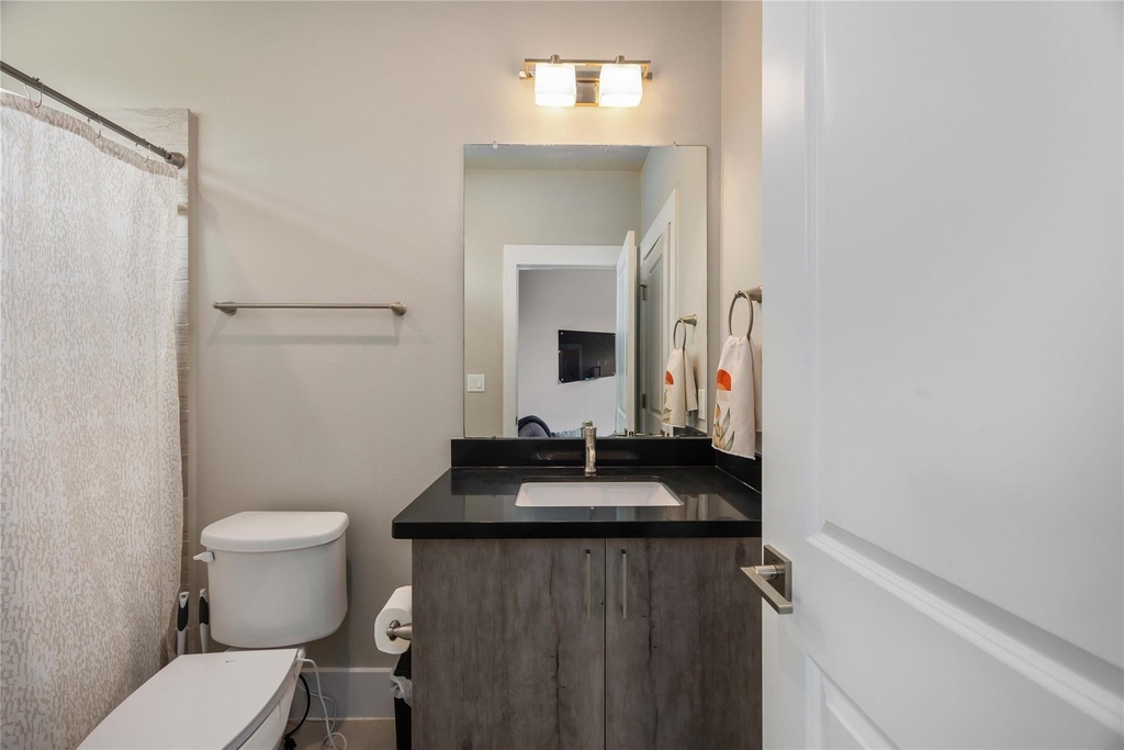 2401 Crawford Street - Photo 6