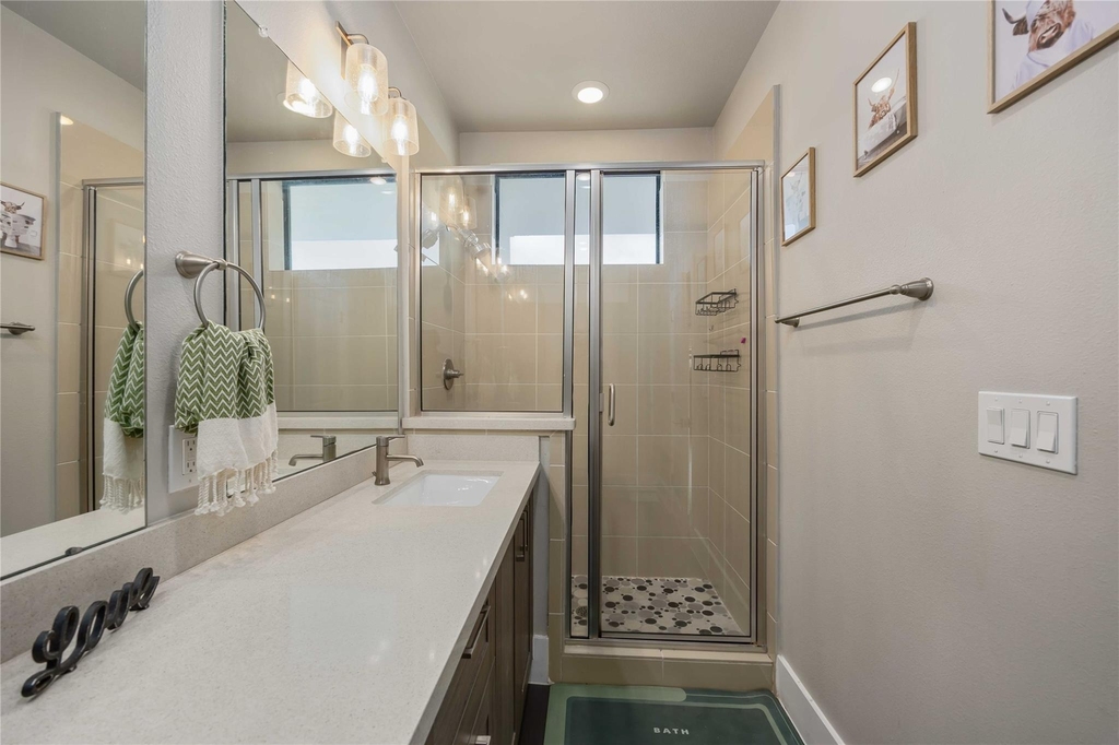 2401 Crawford Street - Photo 11