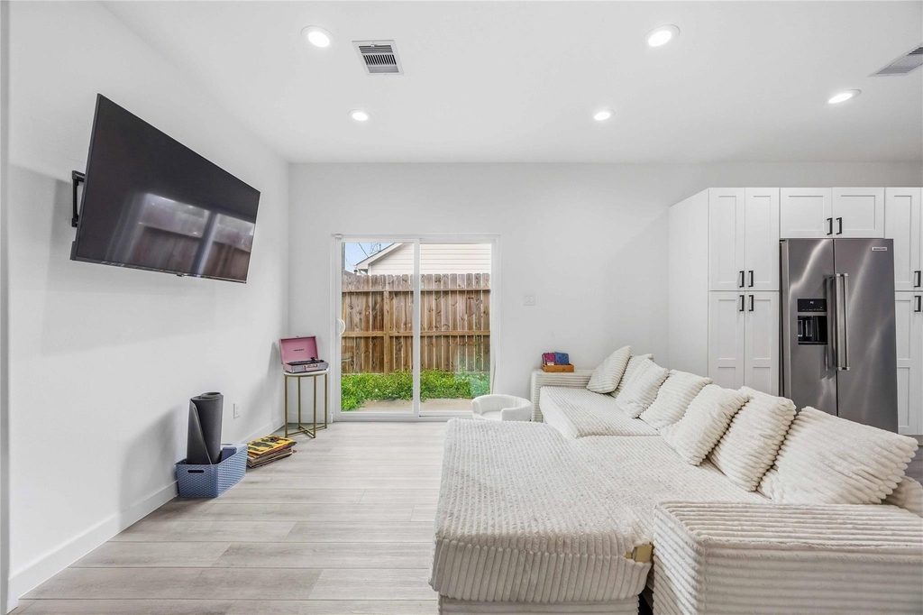 8614 Peachtree Street - Photo 3