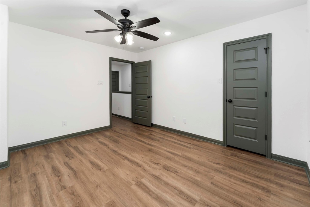 7987 Chateau Street - Photo 27