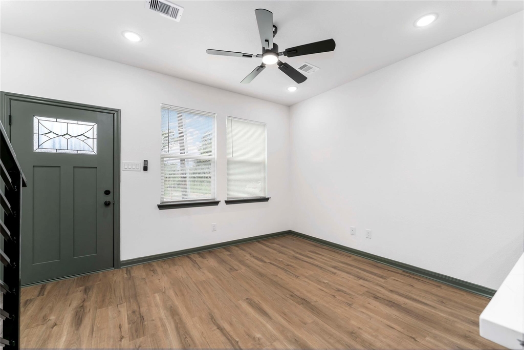 7987 Chateau Street - Photo 4
