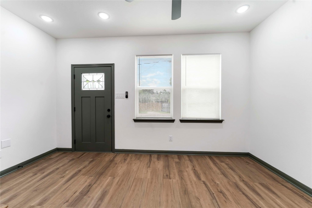 7987 Chateau Street - Photo 3
