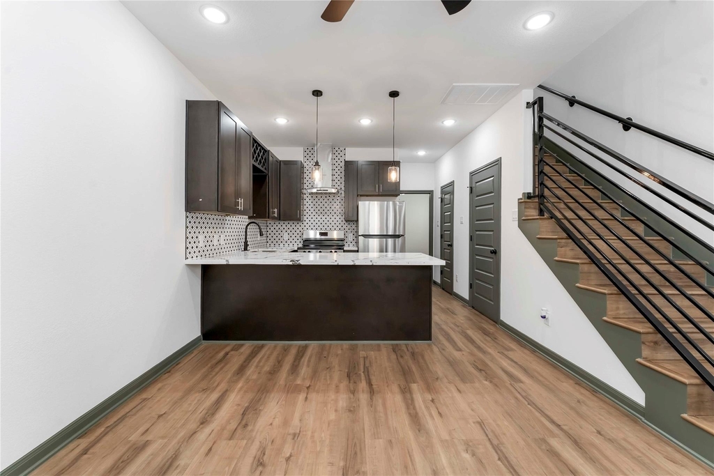 7987 Chateau Street - Photo 6