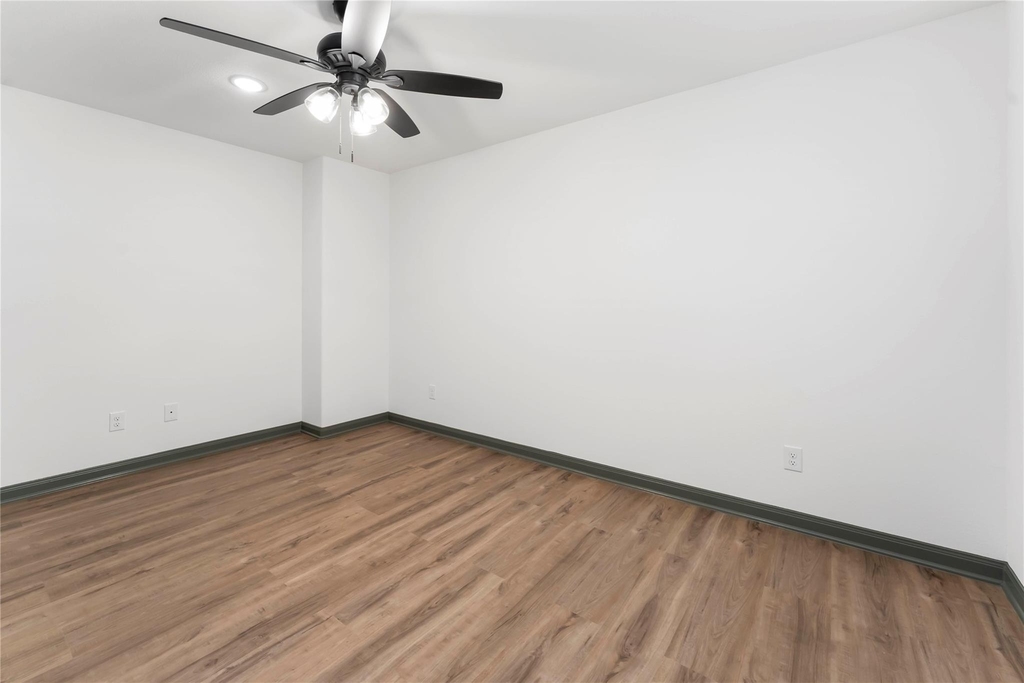 7987 Chateau Street - Photo 24