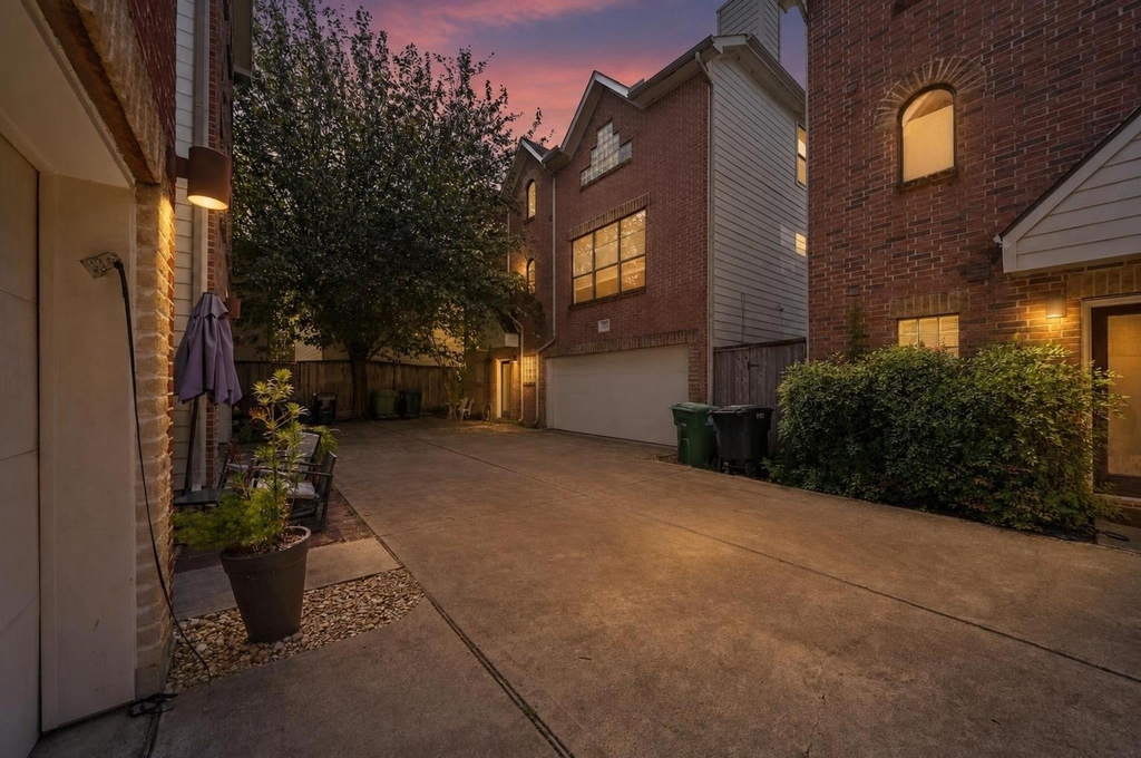 2154 Arabelle Street - Photo 0