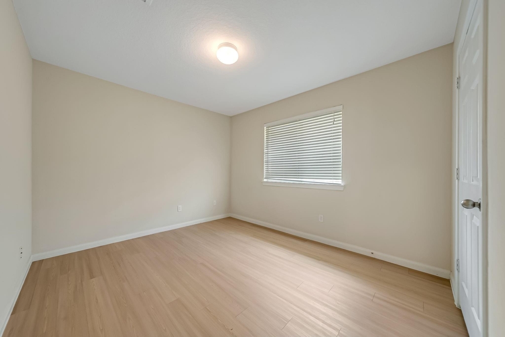 12810 Lake Shore Drive - Photo 22