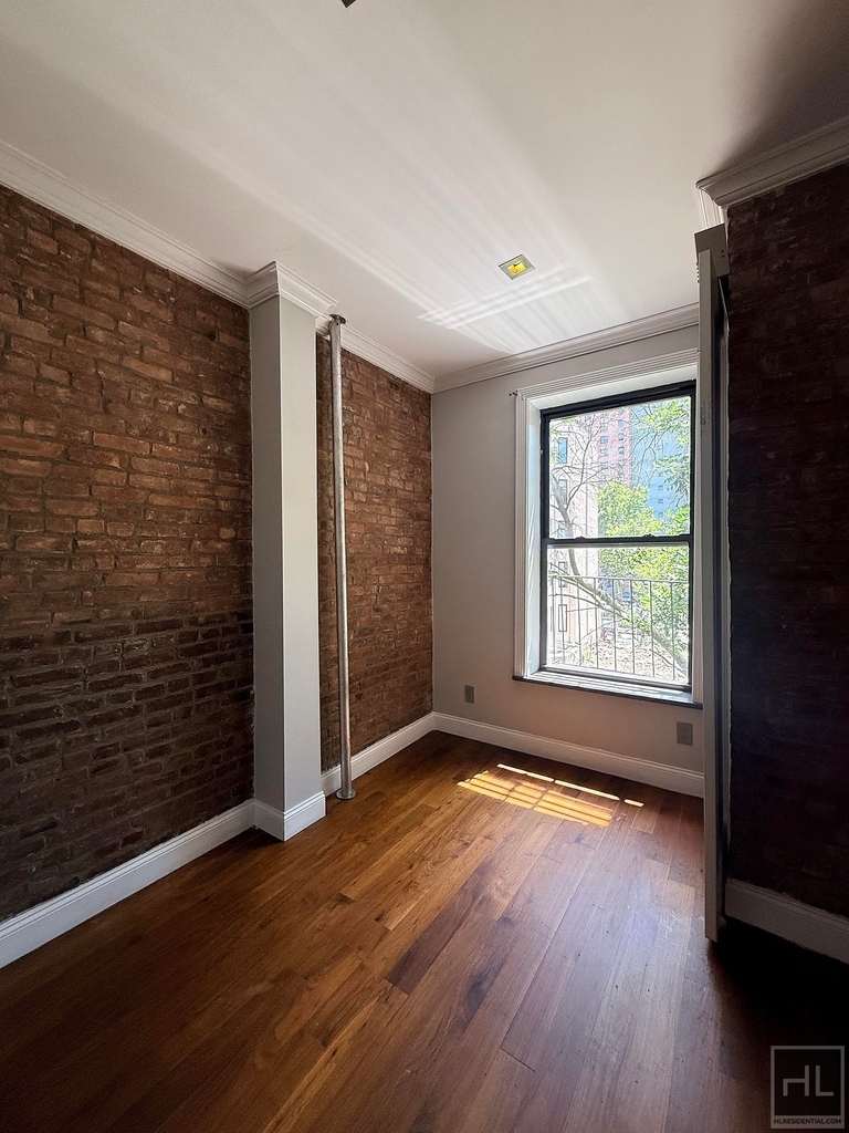 East 116th Street - Photo 4