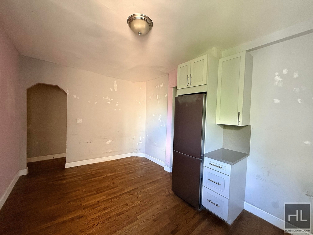 2 Avenue - Photo 2