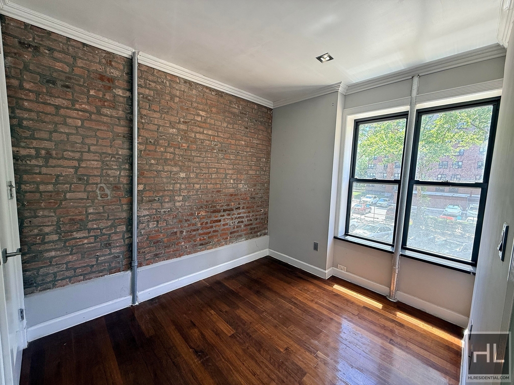 2 Avenue - Photo 5