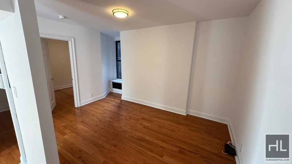York Avenue - Photo 1