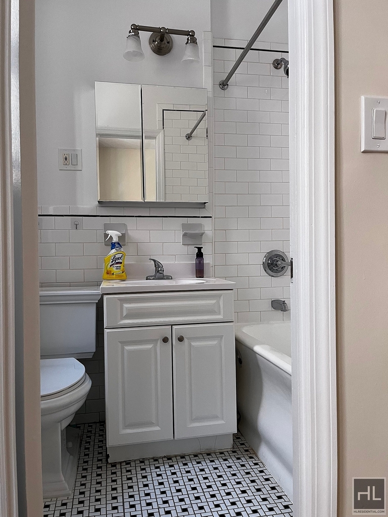 West 45 Street - Photo 4