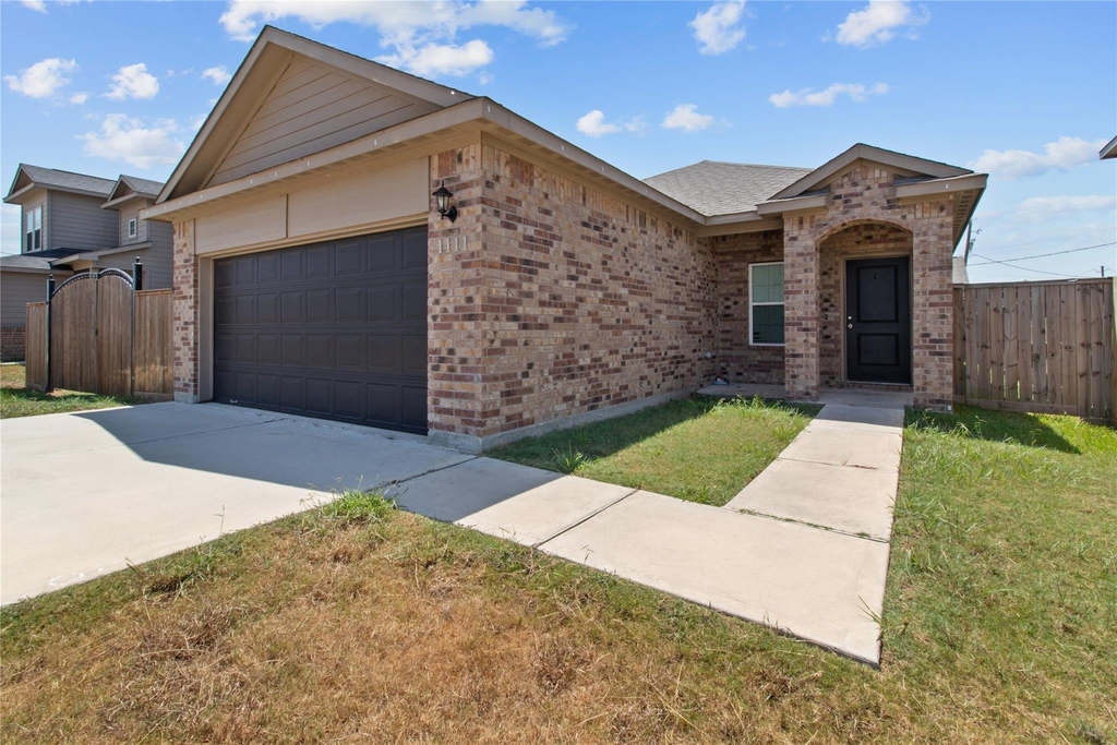 1111 Road 5102 - Photo 2