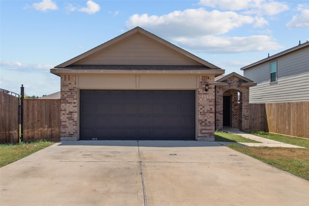 1111 Road 5102 - Photo 0
