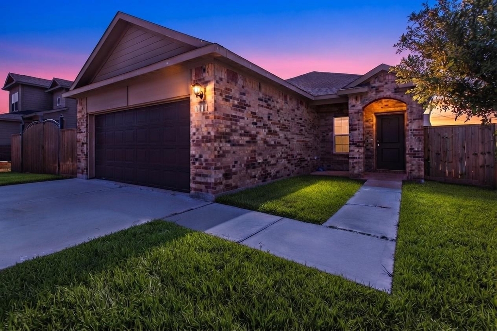 1111 Road 5102 - Photo 3