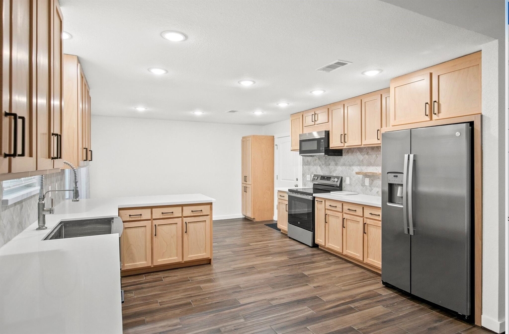 201 San Saba Street - Photo 5