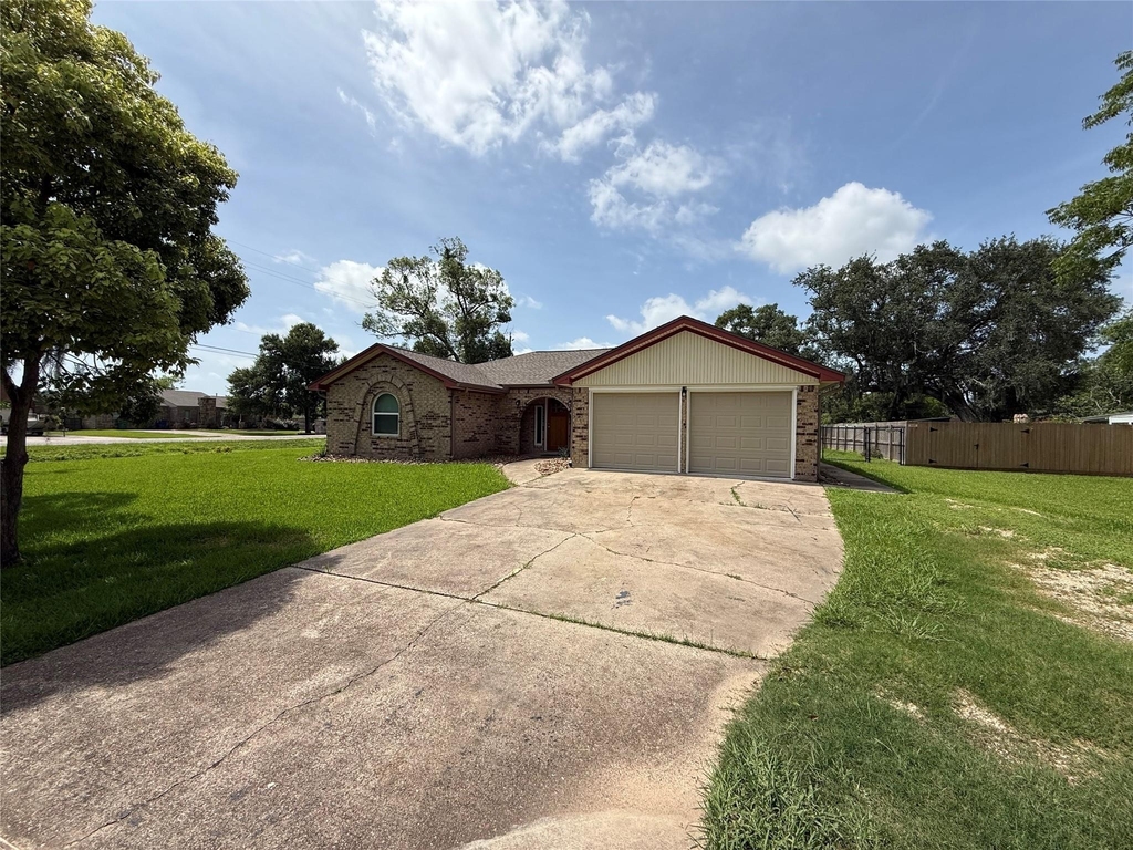 201 San Saba Street - Photo 0