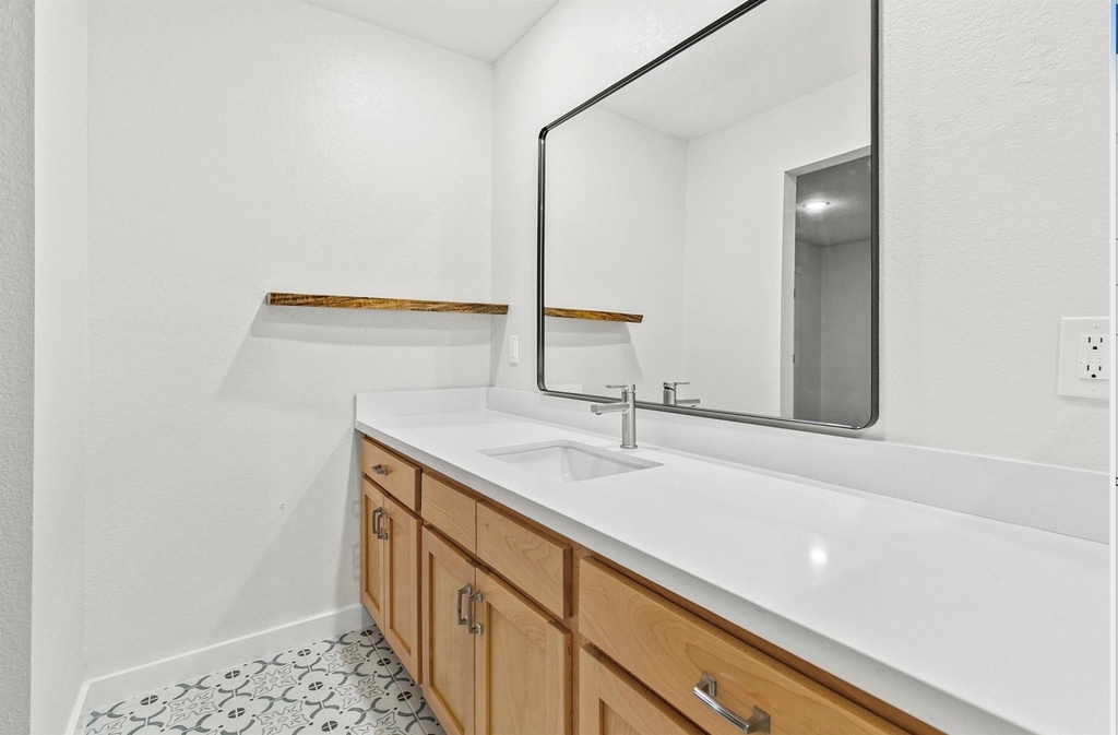 201 San Saba Street - Photo 15