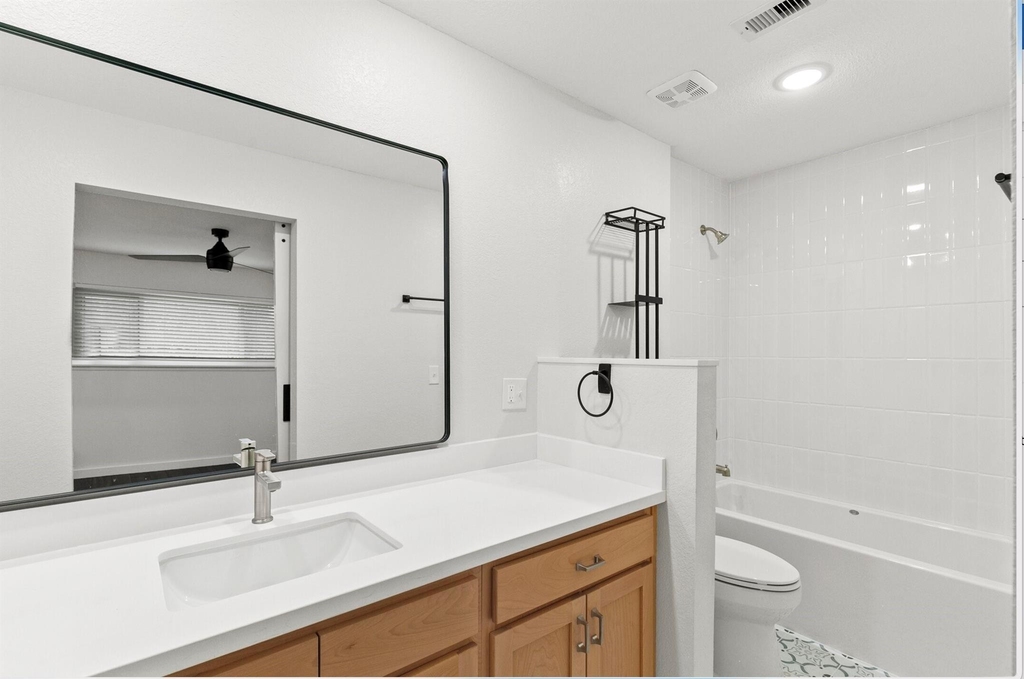 201 San Saba Street - Photo 8