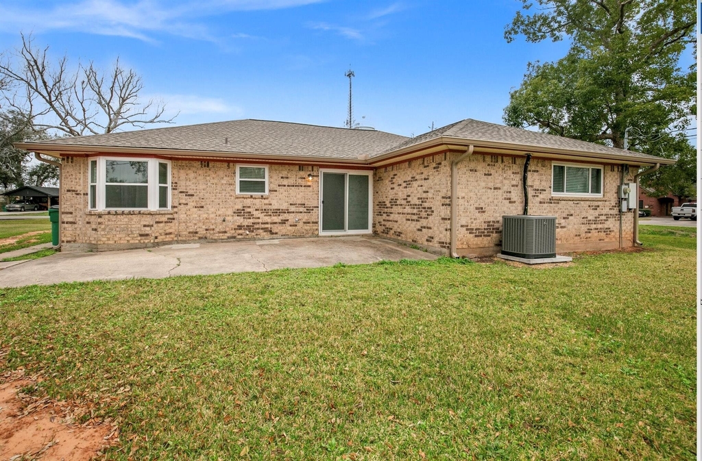 201 San Saba Street - Photo 17