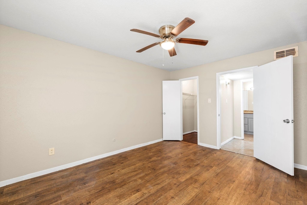 9350 Country Creek Drive - Photo 20