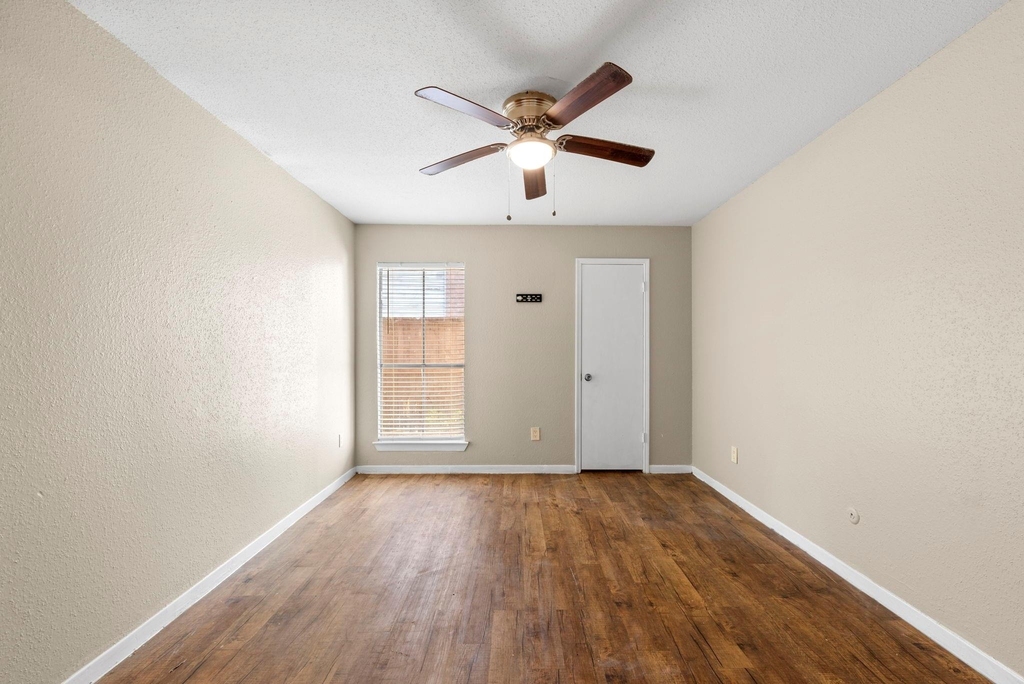 9350 Country Creek Drive - Photo 17