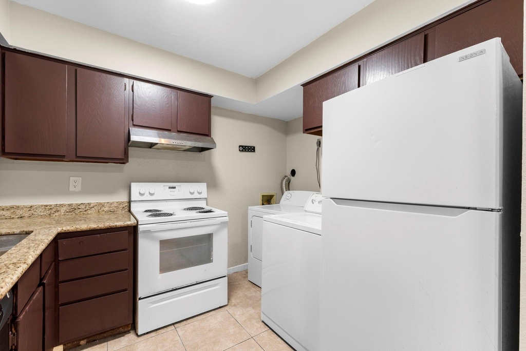 9350 Country Creek Drive - Photo 16