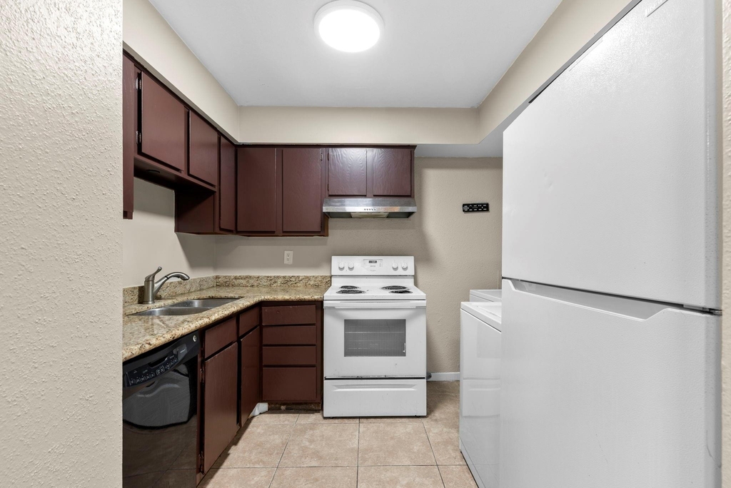 9350 Country Creek Drive - Photo 14