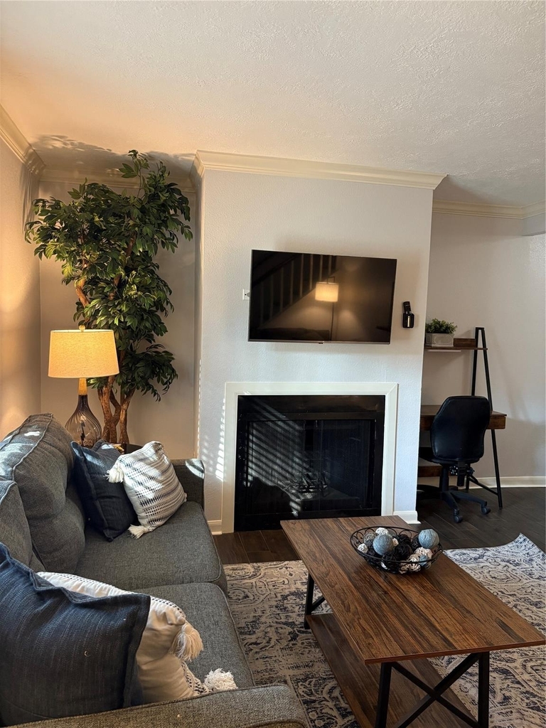 732 Memorial Mews Street - Photo 1