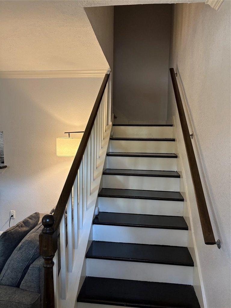 732 Memorial Mews Street - Photo 10