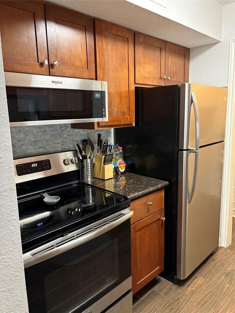 732 Memorial Mews Street - Photo 11