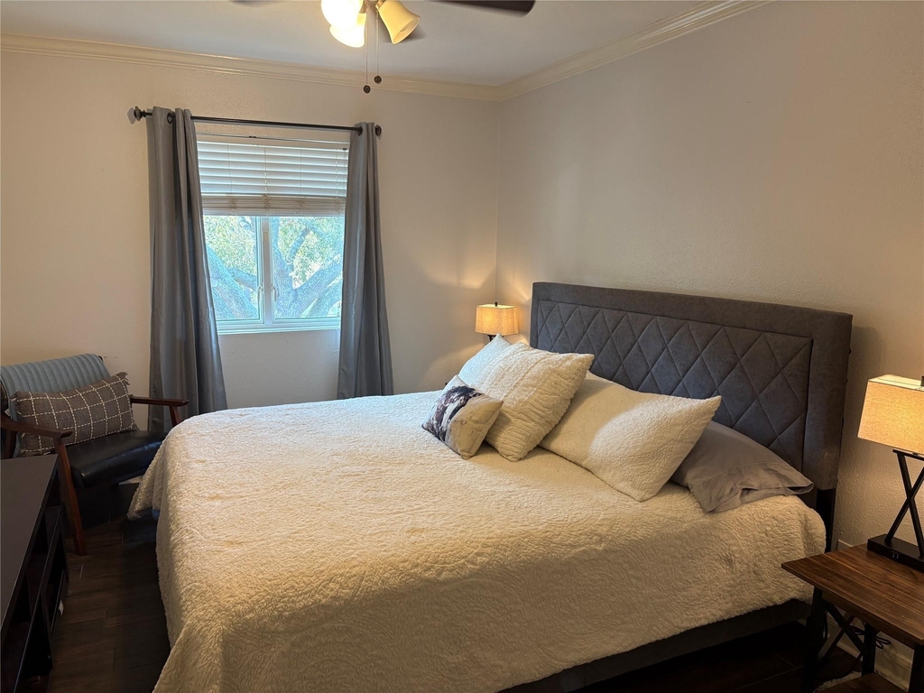 732 Memorial Mews Street - Photo 9