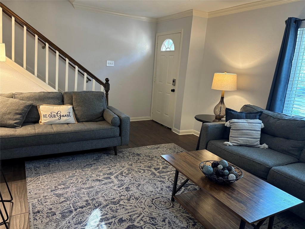 732 Memorial Mews Street - Photo 14