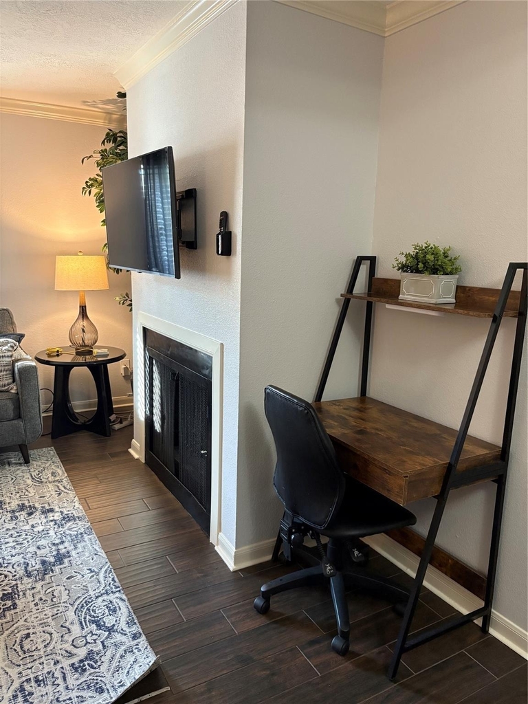 732 Memorial Mews Street - Photo 18