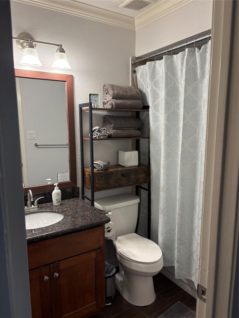 732 Memorial Mews Street - Photo 4