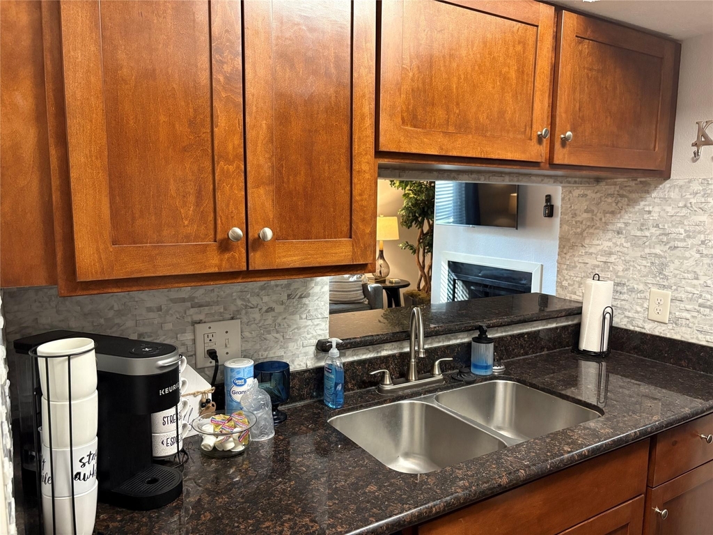 732 Memorial Mews Street - Photo 13
