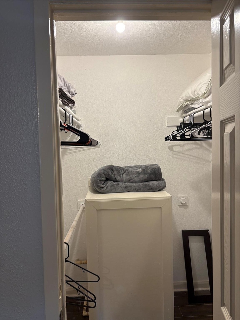 732 Memorial Mews Street - Photo 6
