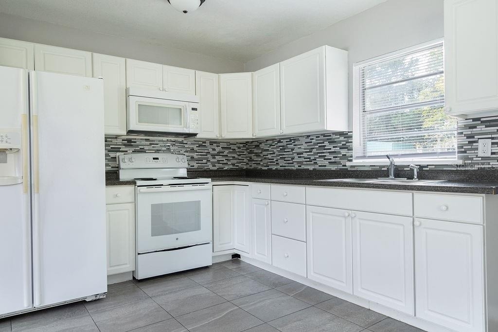 630 E Indiana Avenue - Photo 6