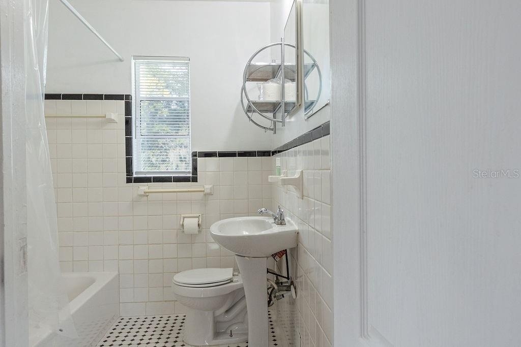 630 E Indiana Avenue - Photo 12