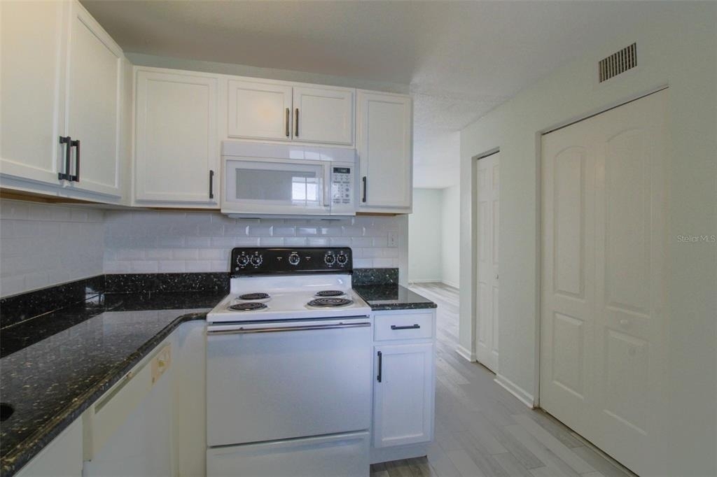 201 Poinsettia Pine Court - Photo 5
