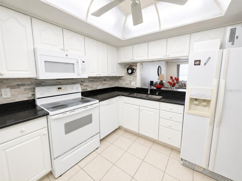 2616 Cove Cay Drive - Photo 2
