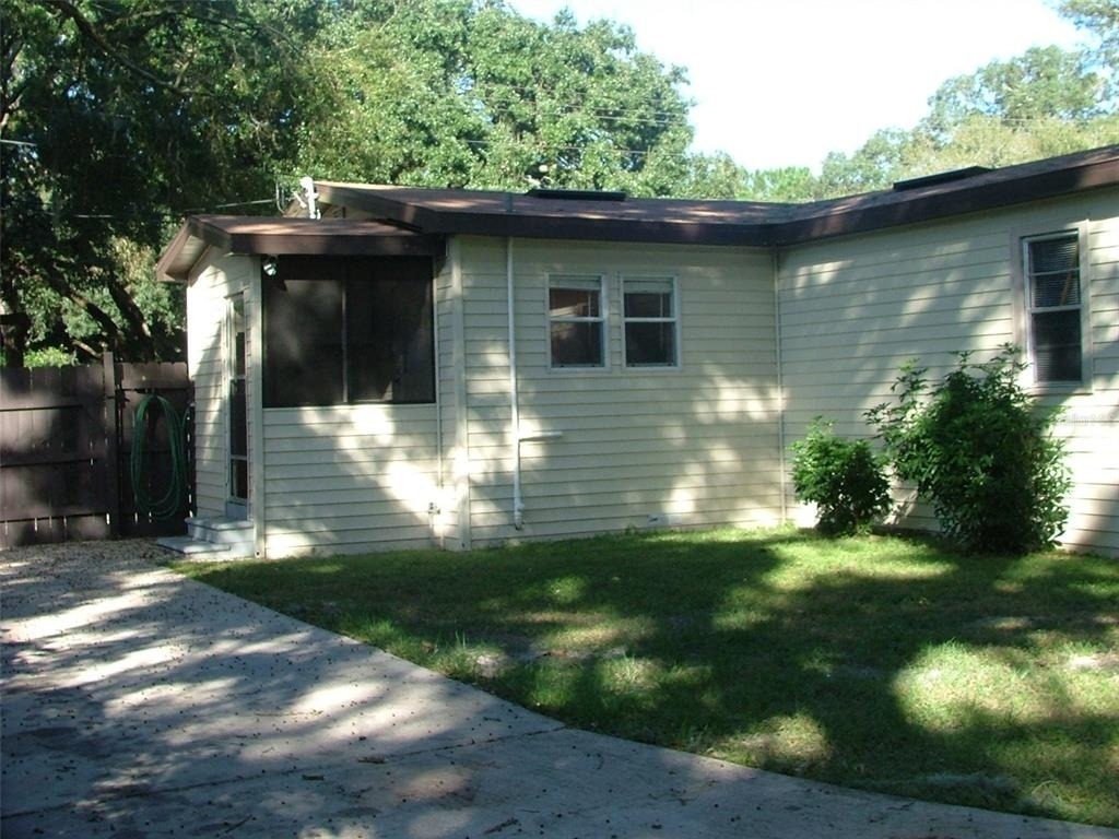 11709 Hoyt Avenue - Photo 2