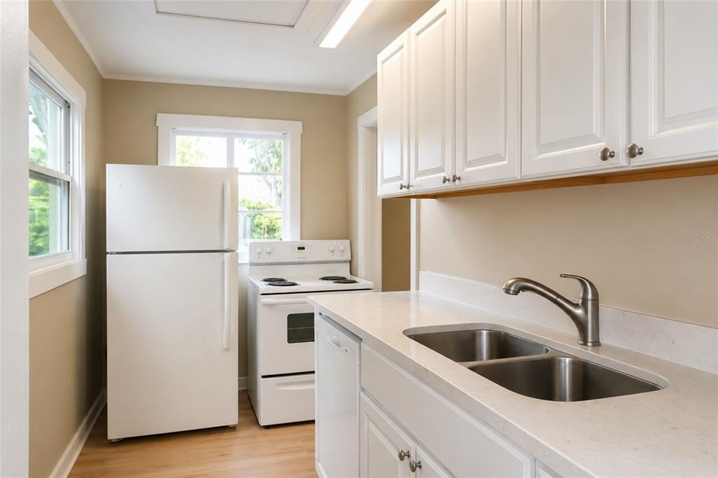 38443 6th Avenue - Photo 2